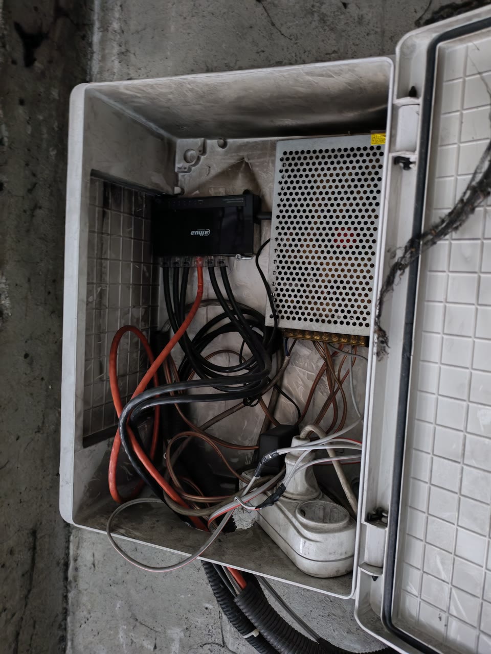 Öncesi - Türkaylar Tekstil — Fiber Altyapı, Network ve 54 Kameralı Güvenlik Sistemi