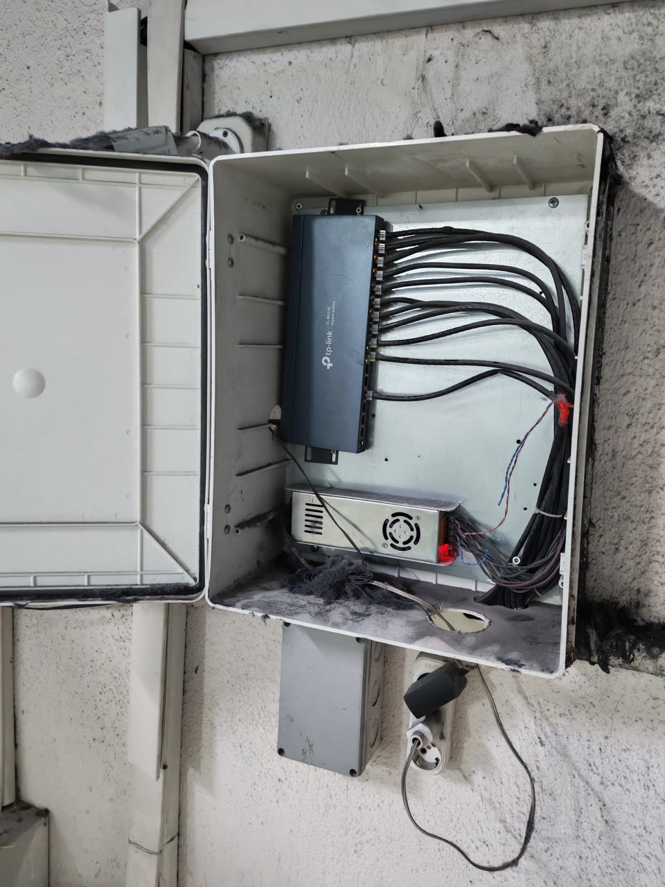 Öncesi - Türkaylar Tekstil — Fiber Altyapı, Network ve 54 Kameralı Güvenlik Sistemi